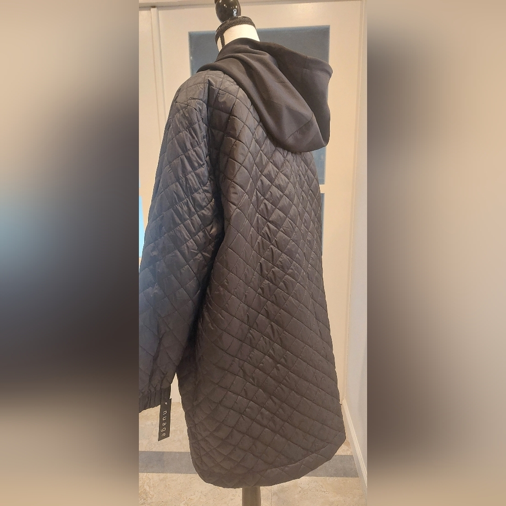 Elegant Black Quilted Hooded Coat - Picture 6 of 15